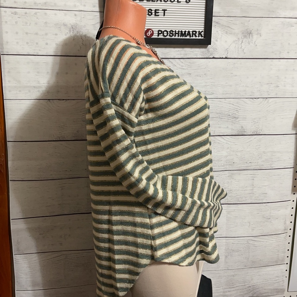 Top - Picture 2 of 3